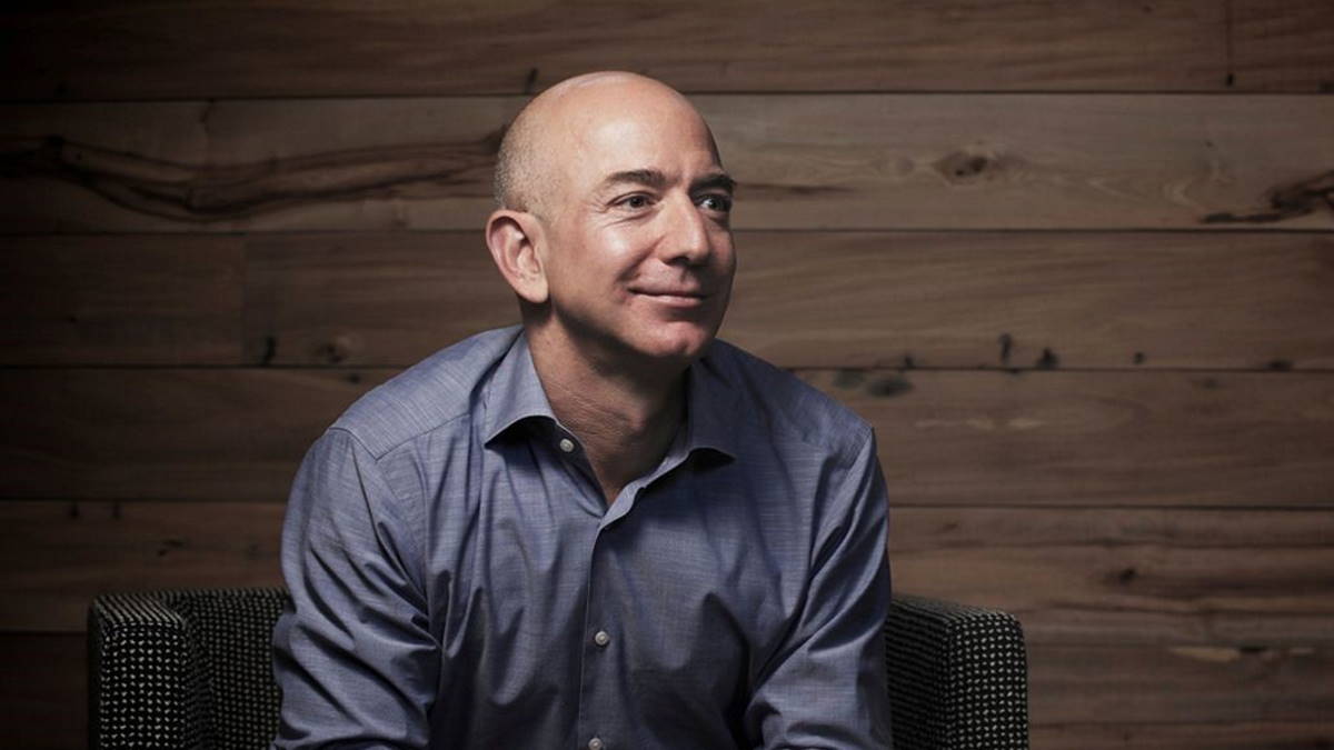 Quanto dinheiro receberia cada pessoa se Jeff Bezos distribuísse as suas ações da Amazon?