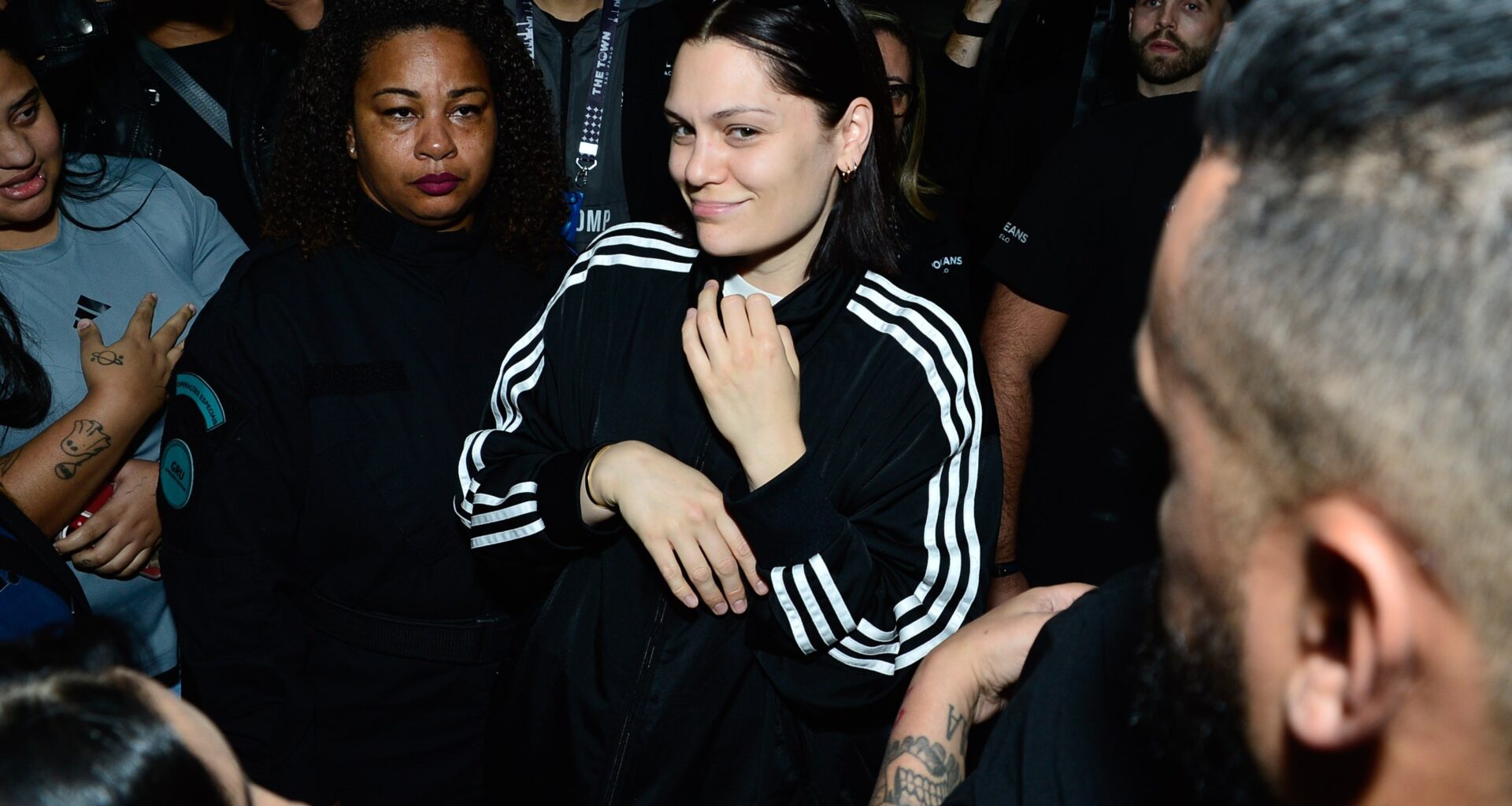 Fofura! Antes de se apresentar no The Town, Jessie J mostra foto do filho usando camisa do Brasil - Gshow