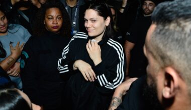 Fofura! Antes de se apresentar no The Town, Jessie J mostra foto do filho usando camisa do Brasil - Gshow