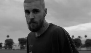 Justin Bieber lança clipe para "SPEED DEMON" e reforça: "vejo vocês em abril"