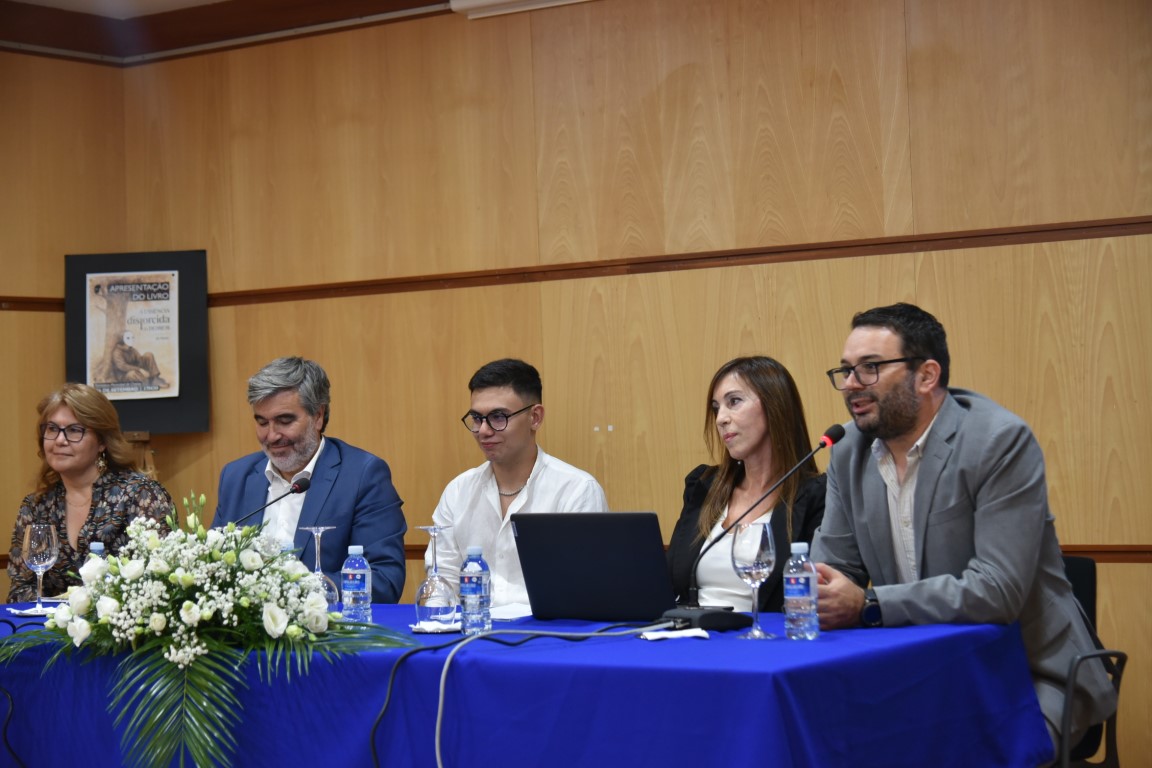 Jovem flaviense Zé Paulo apresentou primeiro livro de poesia em Chaves