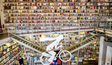 Uma das livrarias-café mais bonitas do mundo fica em Lisboa (e não somos nós quem diz)