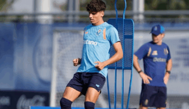 Médio do FC Porto B operado após lesão meniscal num joelho