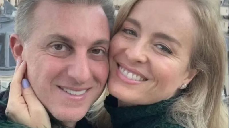 Luciano Huck reage ao ver foto de Angélica com decote no limite