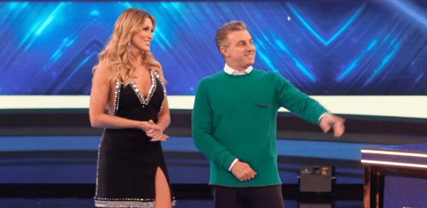 Luciano Huck defende permanência de Lívia Andrade no Domingão