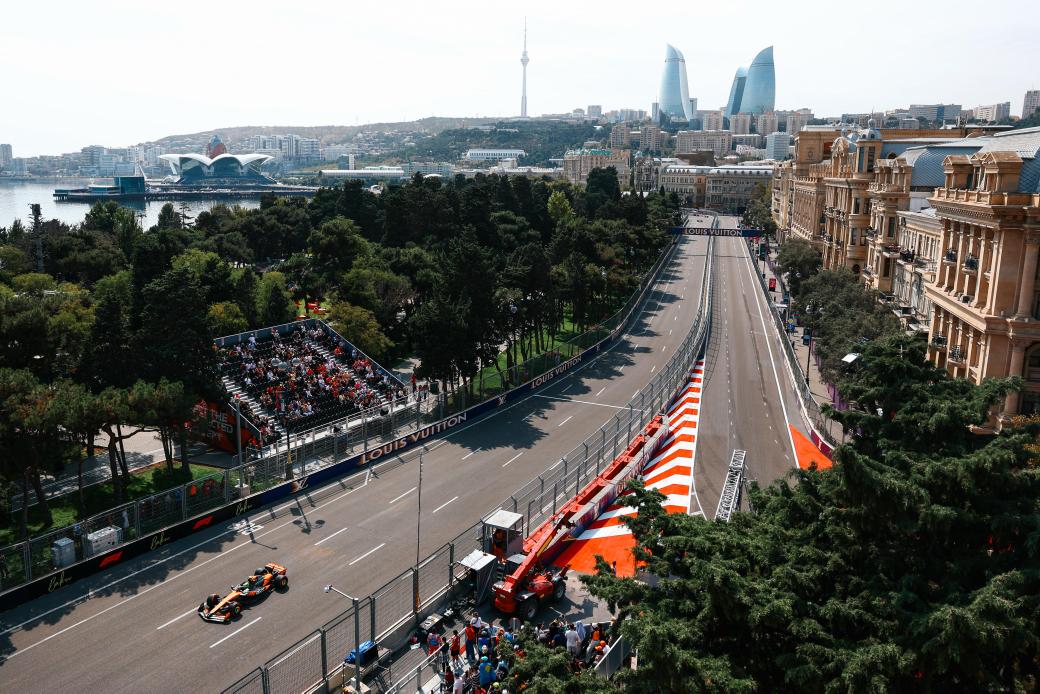 GP do Azerbaijão F1: McLaren domina TL1 encurtado
