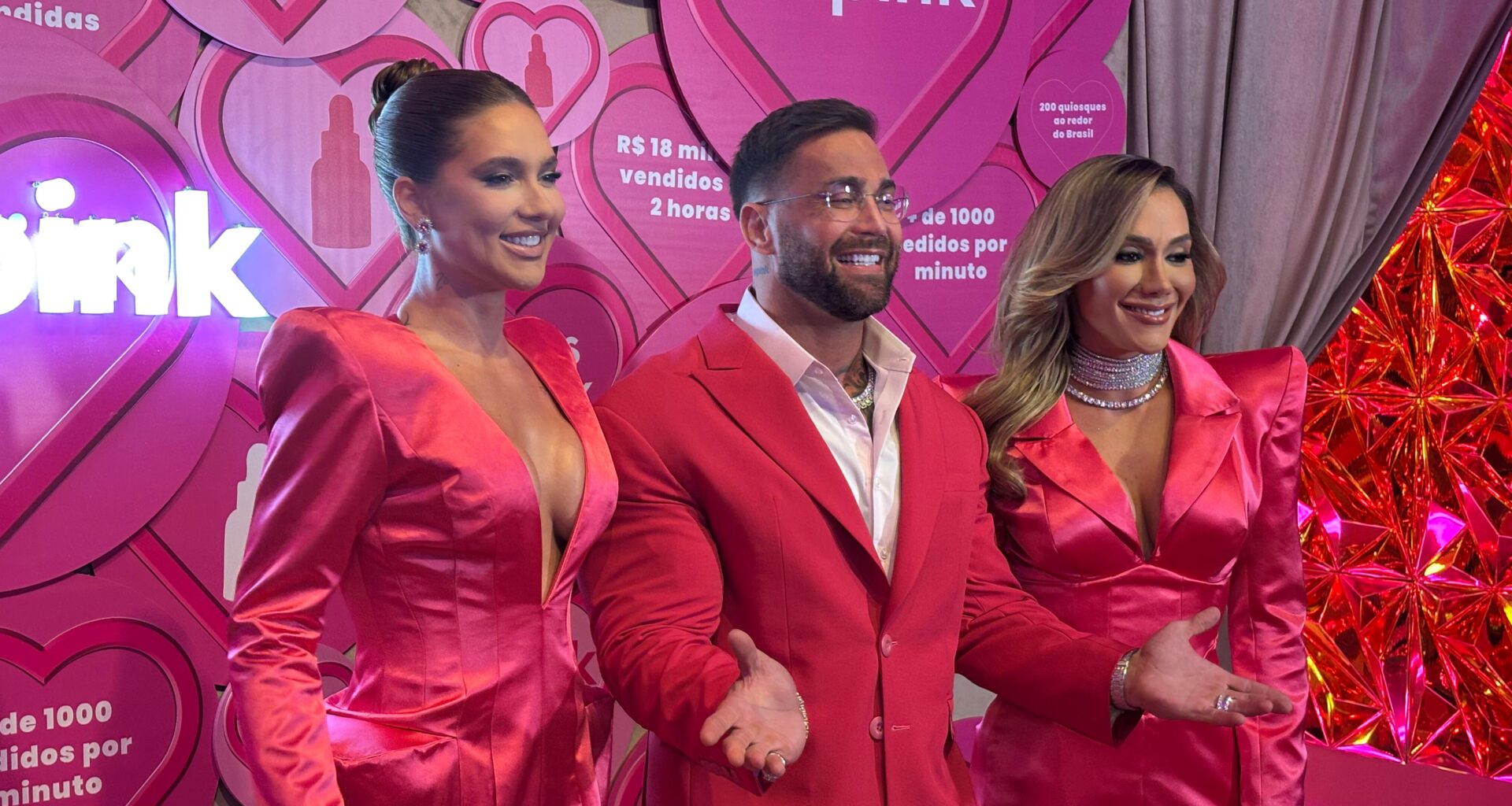 Virgínia Fonseca e Samara Pink celebram 4 anos da Wepink em SP