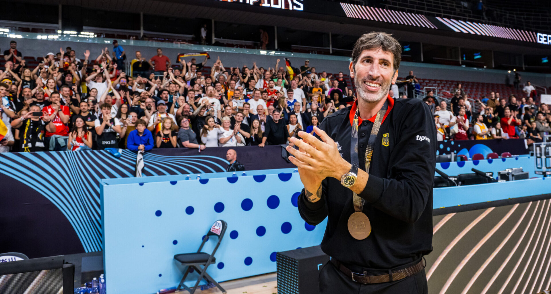 Treinador da Alemanha hospitalizado após ganhar o Eurobasket