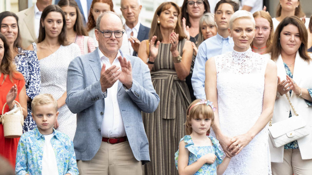 Alberto e Charlene do Mónaco levam filhos a tradicional piquenique