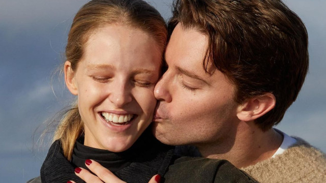 Patrick Schwarzenegger protagoniza romântica campanha com noiva