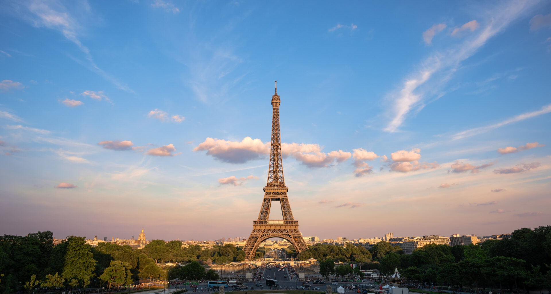 Comissão finaliza nomes de 72 mulheres cientistas que serão inscritos na Torre Eiffel
