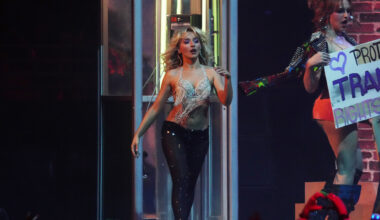Anos 2000 de volta? Sabrina Carpenter inspira-se em Britney Spears - SAPO