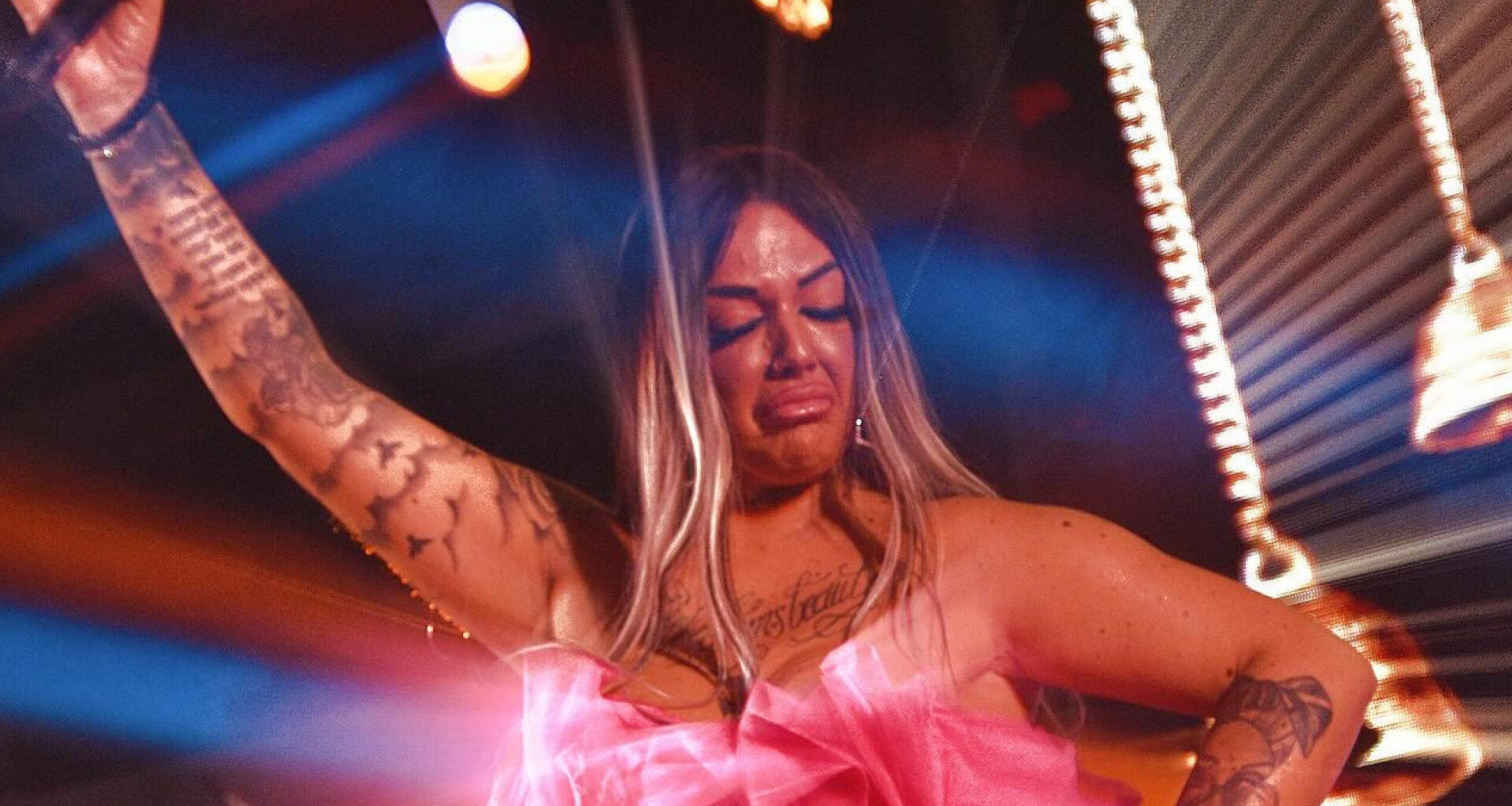 Cantora Cláudia Nayara sentiu-se mal em palco e perdeu o bebé - SAPO