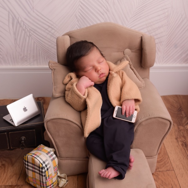 Nathalia Valente mostra o rosto do filho 