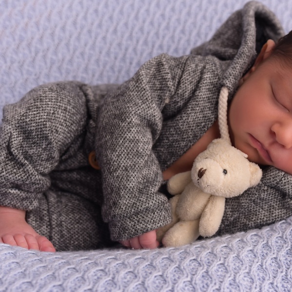 Nathalia Valente mostra o rosto do filho 