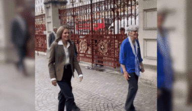 Kate Middleton estreia novo visual loiro em retorno oficial às atividades reais em Londres; vídeo