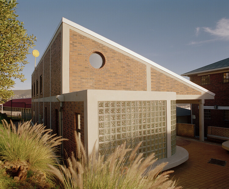 Biblioteca Rahmah / The MAAK - Fotografia de Exterior, Tijolo, Fachada