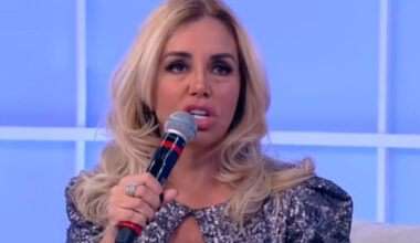 Renata Banhara diz ter sido abandonada pelo marido durante tratamento: "Fragilizada"