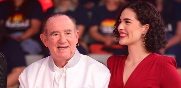 Renato Aragão e a filha, Lívian Aragão, durante o Teleton 2024