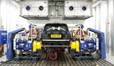 Jaguar Land Rover continua “parada”