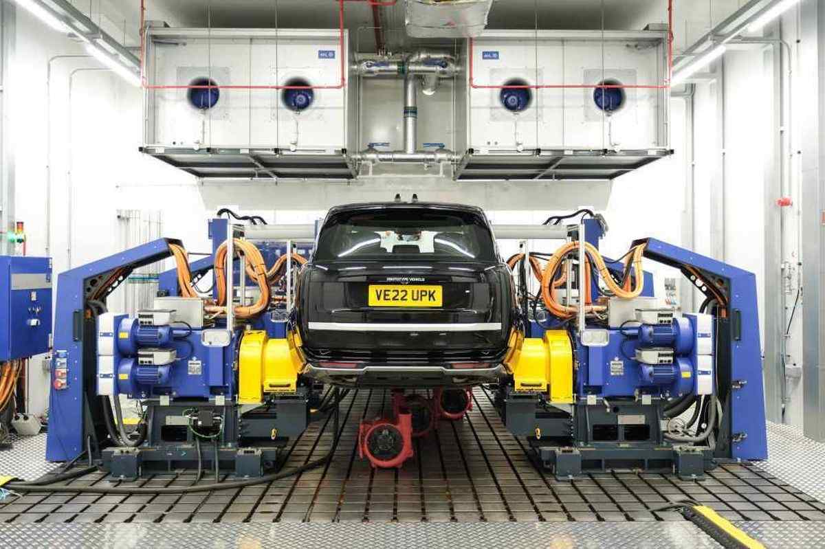 Jaguar Land Rover continua “parada”