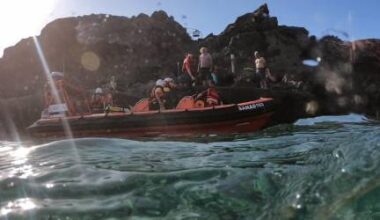 Turista que ia ser socorrido abandona local noutra embarcação