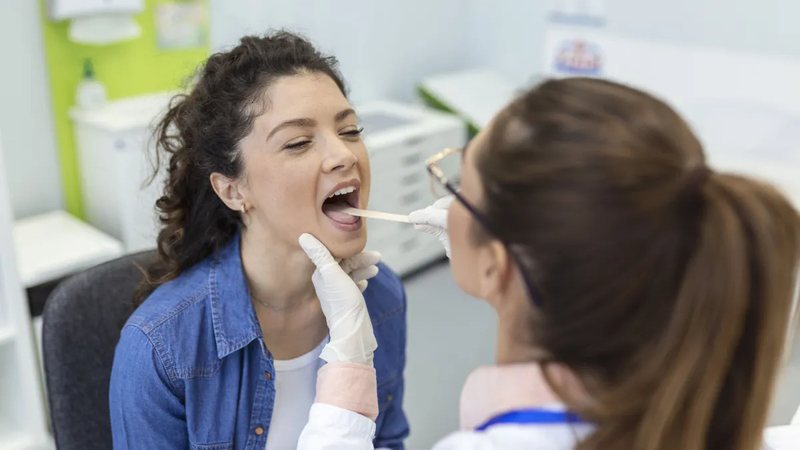 Ataque cardíaco pode ser causado por bactérias comuns da boca, diz estudo