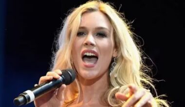 Joss Stone diz perdoar homens que planejaram decapitá-la com espada samurai