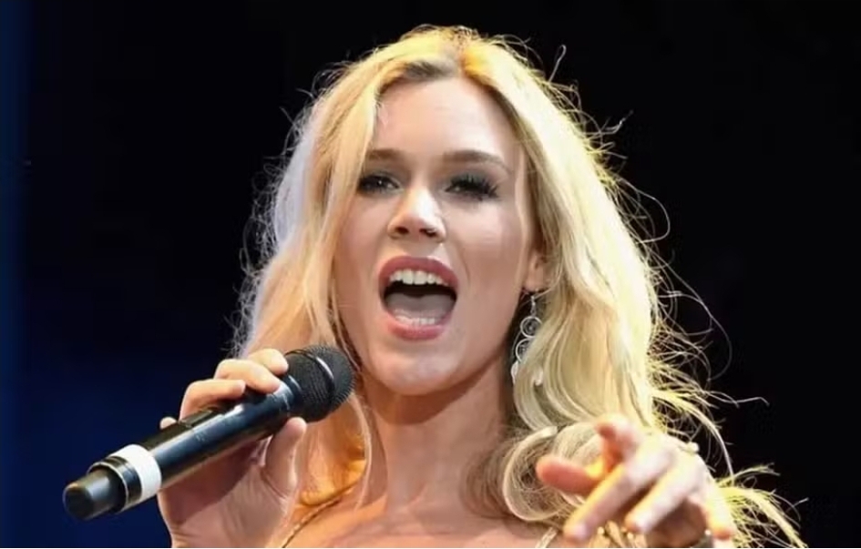 Joss Stone diz perdoar homens que planejaram decapitá-la com espada samurai