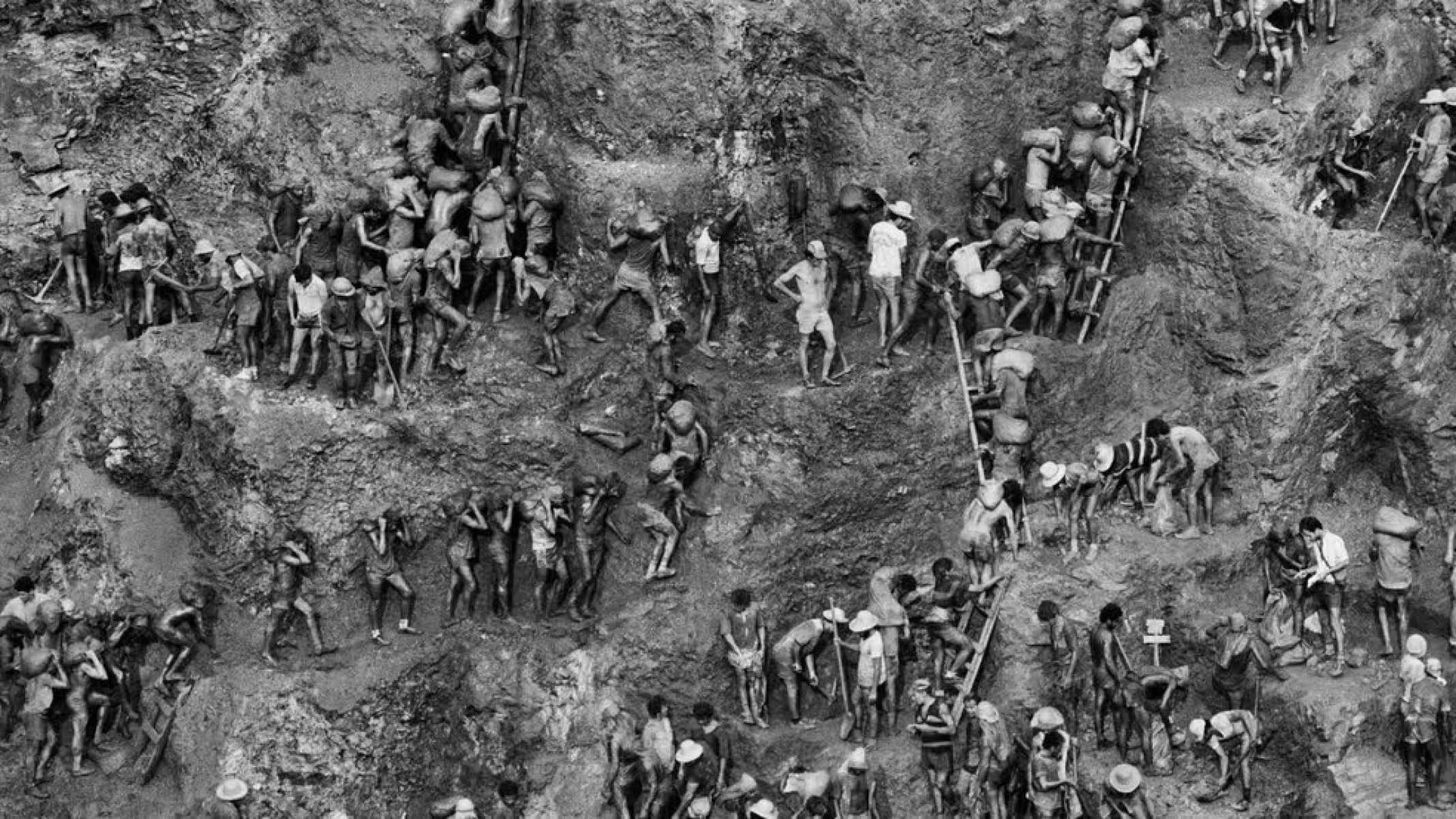 Trabalhadores da Serra Pelada, no Pará. Exposição "Gold - Mina de Ouro Serra Pelada" -Sebastião Salgado