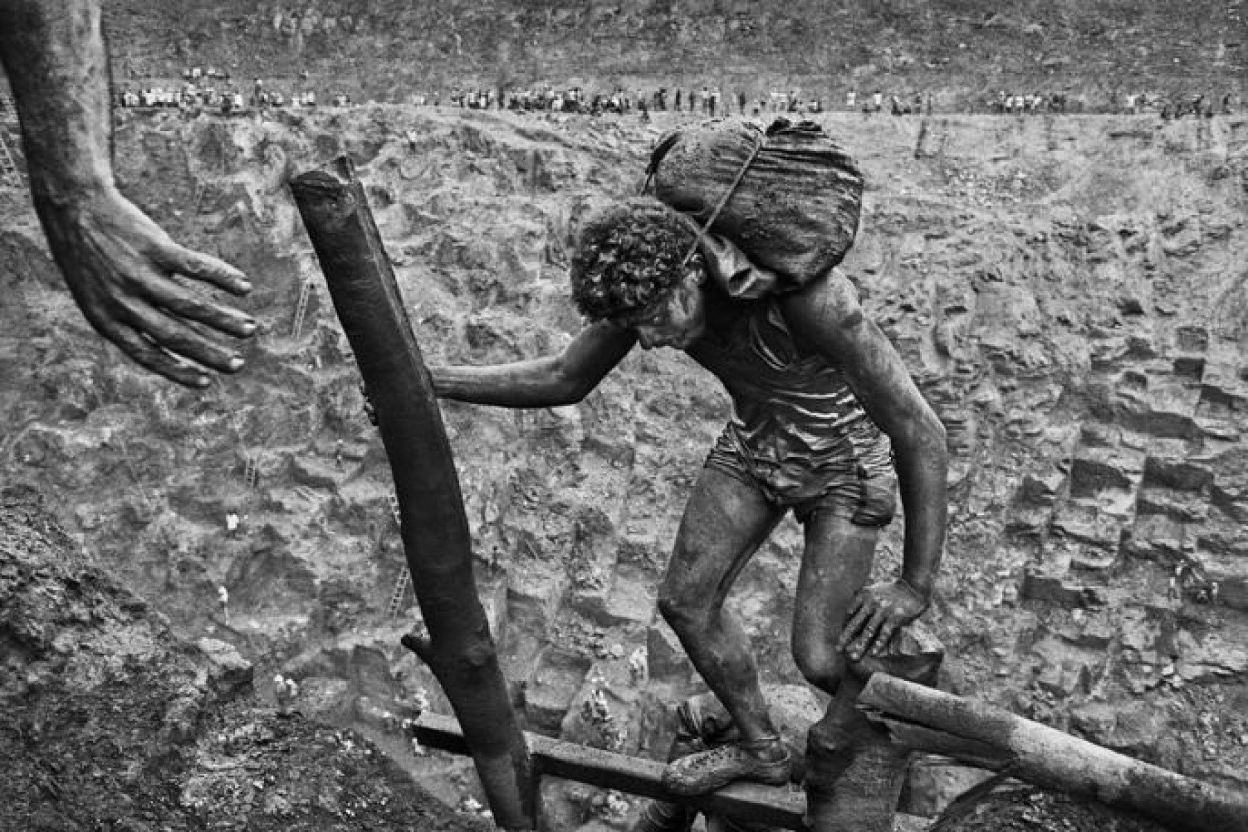 Fotografia da série "Gold - Mina de Ouro Serra Pelada", realizada no Pará-Sebastião Salgado