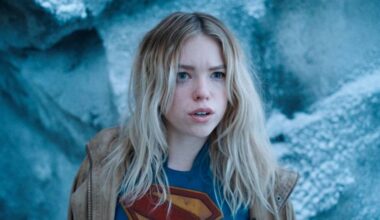 'Supergirl': Fotos de bastidores dão destaque ao LOGO do filme estrelado por Milly Alcock