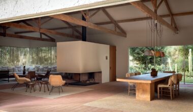 Construção rural vira casa de campo com referências multiculturais | Casas