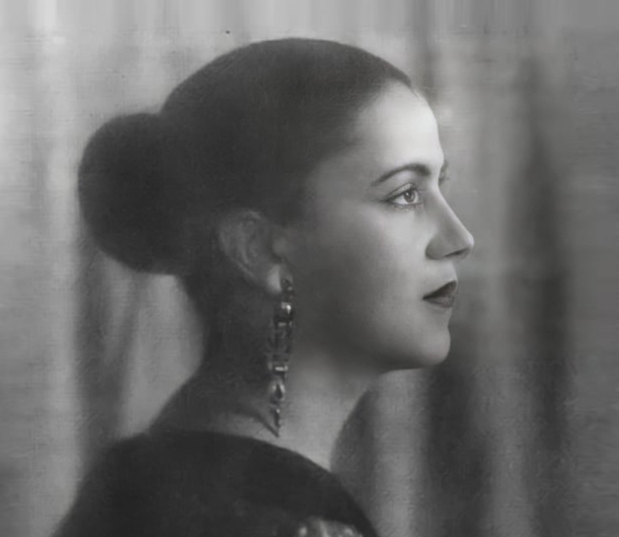 Tarsila do Amaral retratada por volta de 1925. Wikimedia Commons