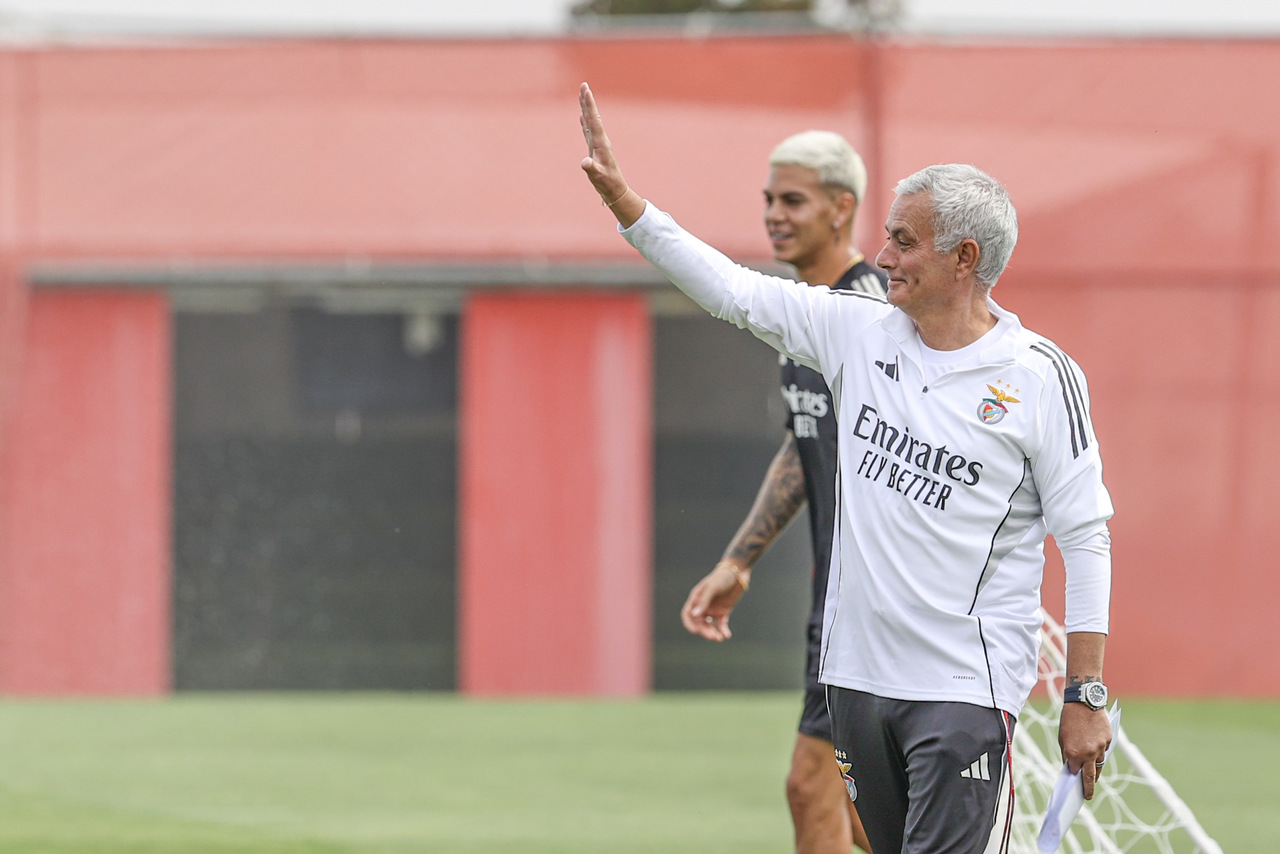 José Mourinho tentou contratar avançado do Benfica... para o Fenerbahçe