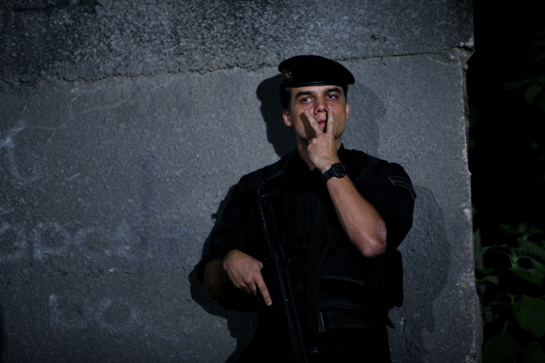 Em "Tropa de elite" (2007), de José Padilha, Wagner Moura vive o Capitão Nascimento, um policial do Bope.  O sucesso do filme fez com que expressões como "pede pra sair", ditas pelo Capitão, fossem incorporadas ao vocabulário do dia a dia-David Prichard/Divulgação