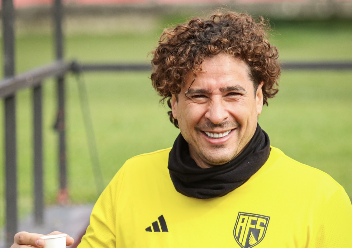 Insólito: Ochoa negociou com clube espanhol, mas disse que ia tomar café e não voltou