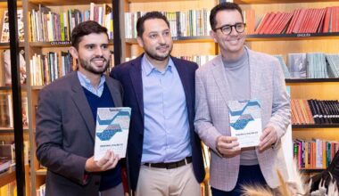 Paulo Serra prestigia lançamento de livro de Marco Vinholi 