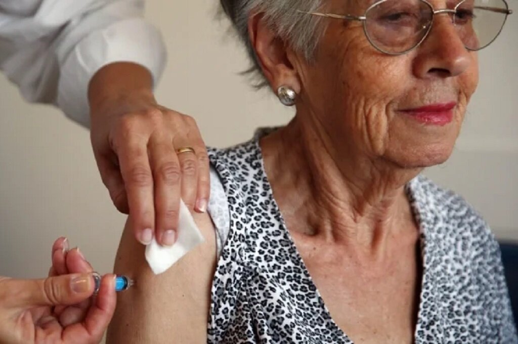 Farmácias assumem papel crucial no arranque da vacinação sazonal contra gripe e covid-19