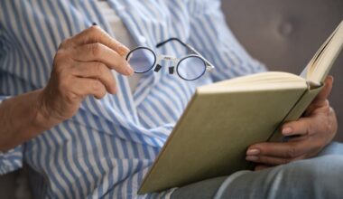 E se pudesse trocar os seus óculos de leitura por umas gotas?
