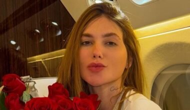 Virginia Fonseca ganha buquê de flores após curtir viagem com Vini Jr