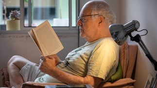 Jaime Leibovitch em sua casa no Retiro dos Artistas — Foto: Ana Branco