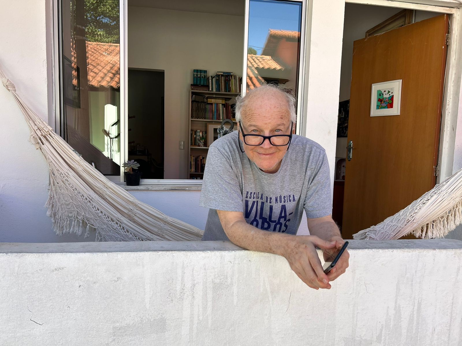 Jaime Leibovitch na entrada de sua casa — Foto: Arquivo pessoal