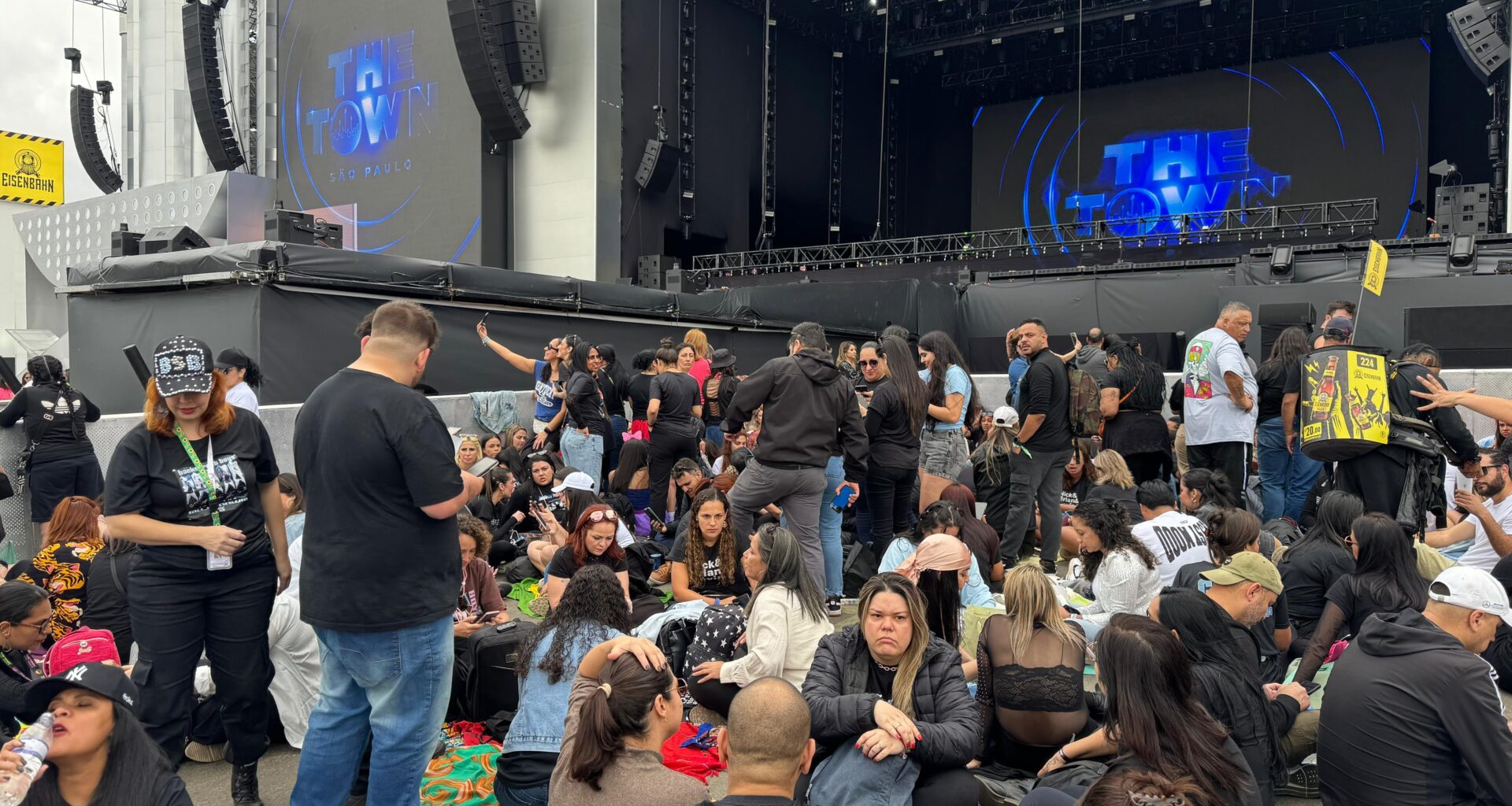 Quem são os fãs que garantiram lugar na grade para ver Backstreet Boys no The Town - G1