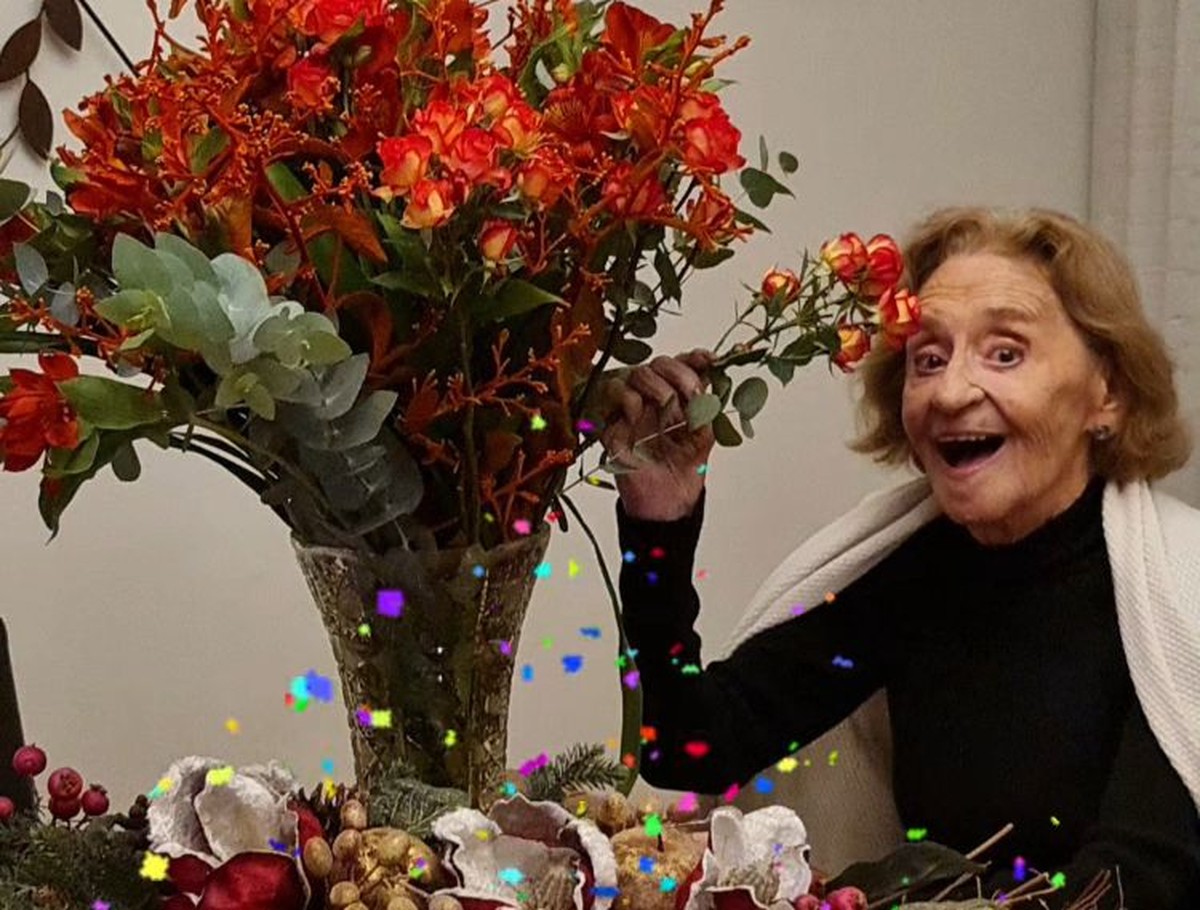 Laura Cardoso celebra o aniversário: '98 anos de saúde e felicidade' - O Globo