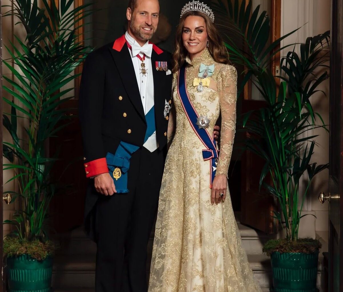 Príncipe William e Kate Middleton surgem prontos para banquete Estadual