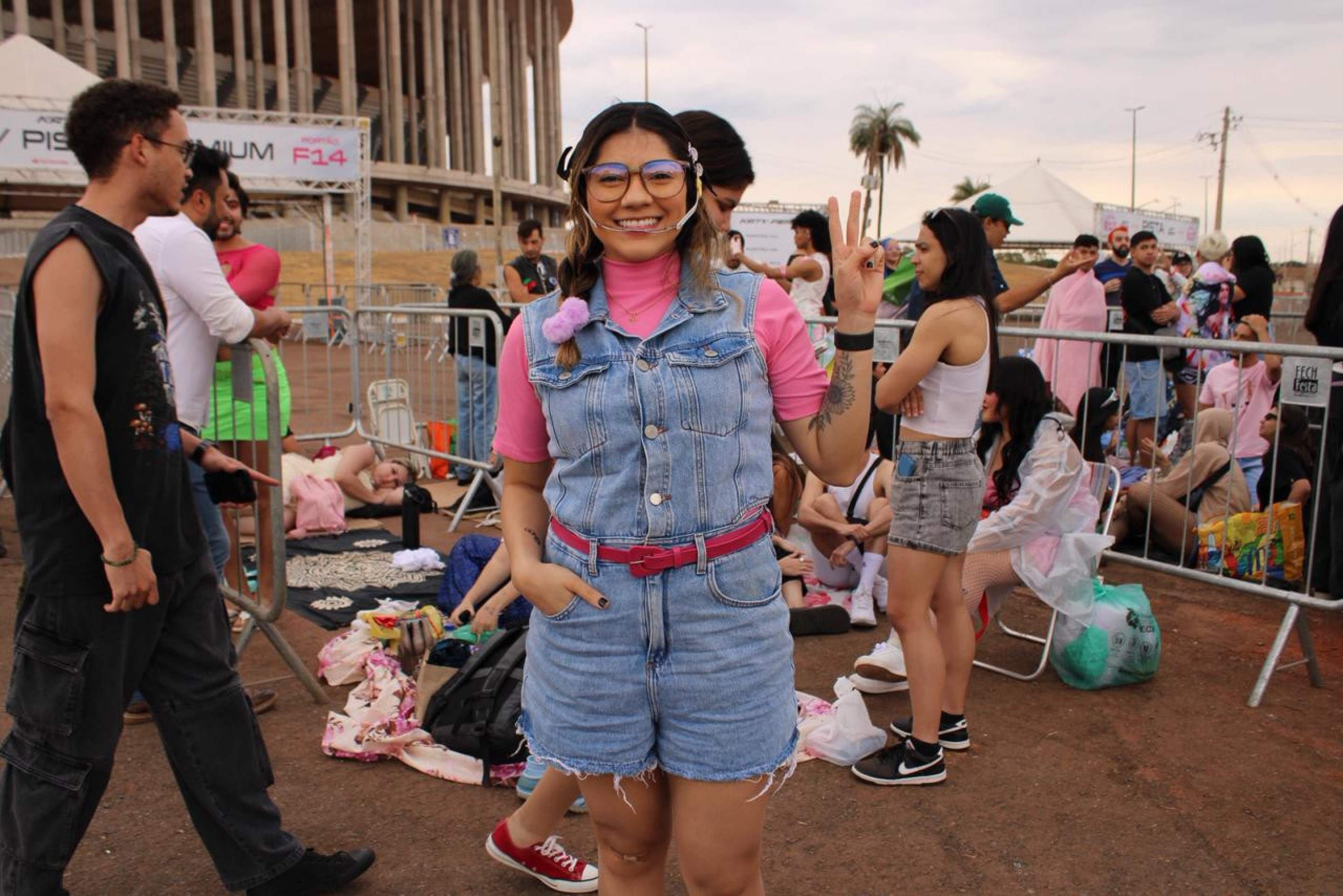 Fãs formam filas para show da artista Katy Perry horas antes do evento