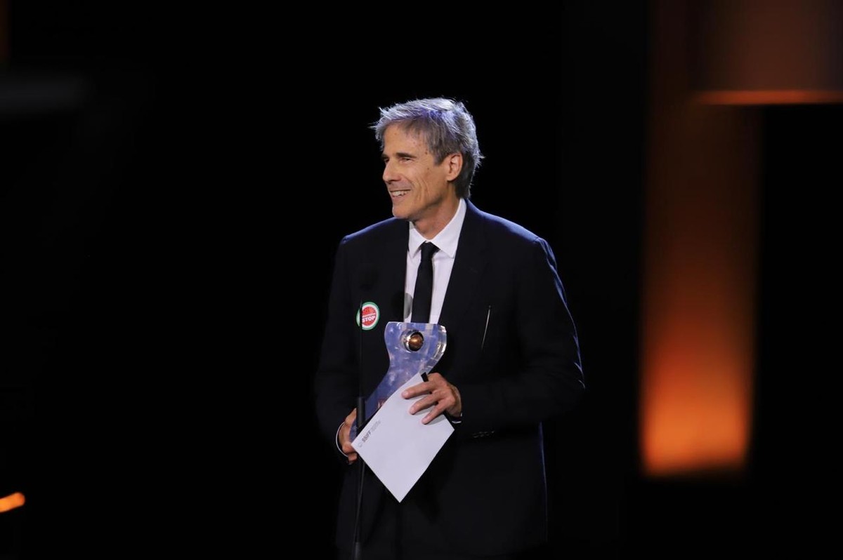 Na Espanha, Walter Salles recebe prêmio internacional de melhor filme do ano por 'Ainda estou aqui' - O Globo