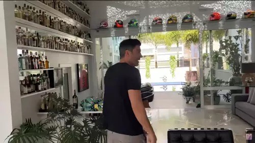 Edu Guedes na casa onde vive com Ana Hickmann — Foto: Reprodução