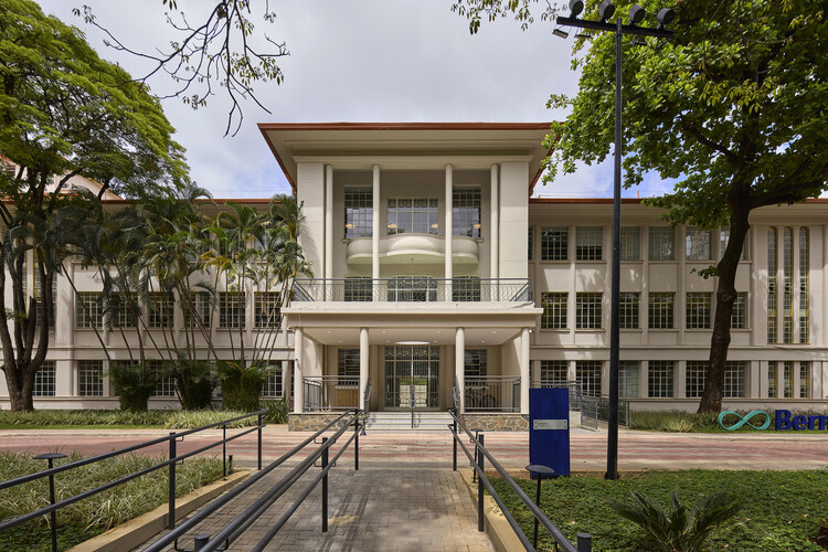 Colégio Bernoulli Cidade Jardim / BCMF Arquitetos - Imagem 1 de 39